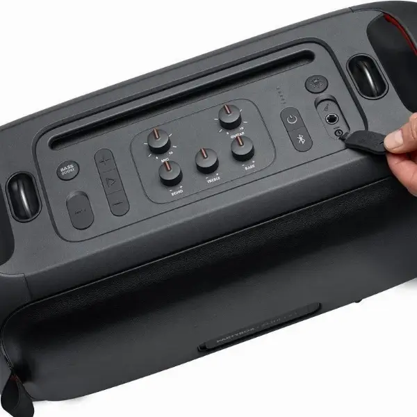 Беспроводная колонка JBL Partybox On-The-Go с двумя микрофонами